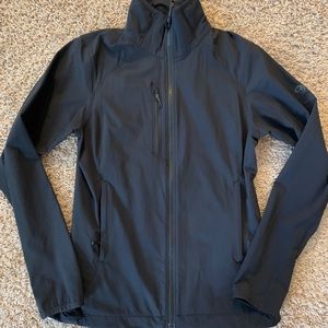 Mountain headwear black jacket.